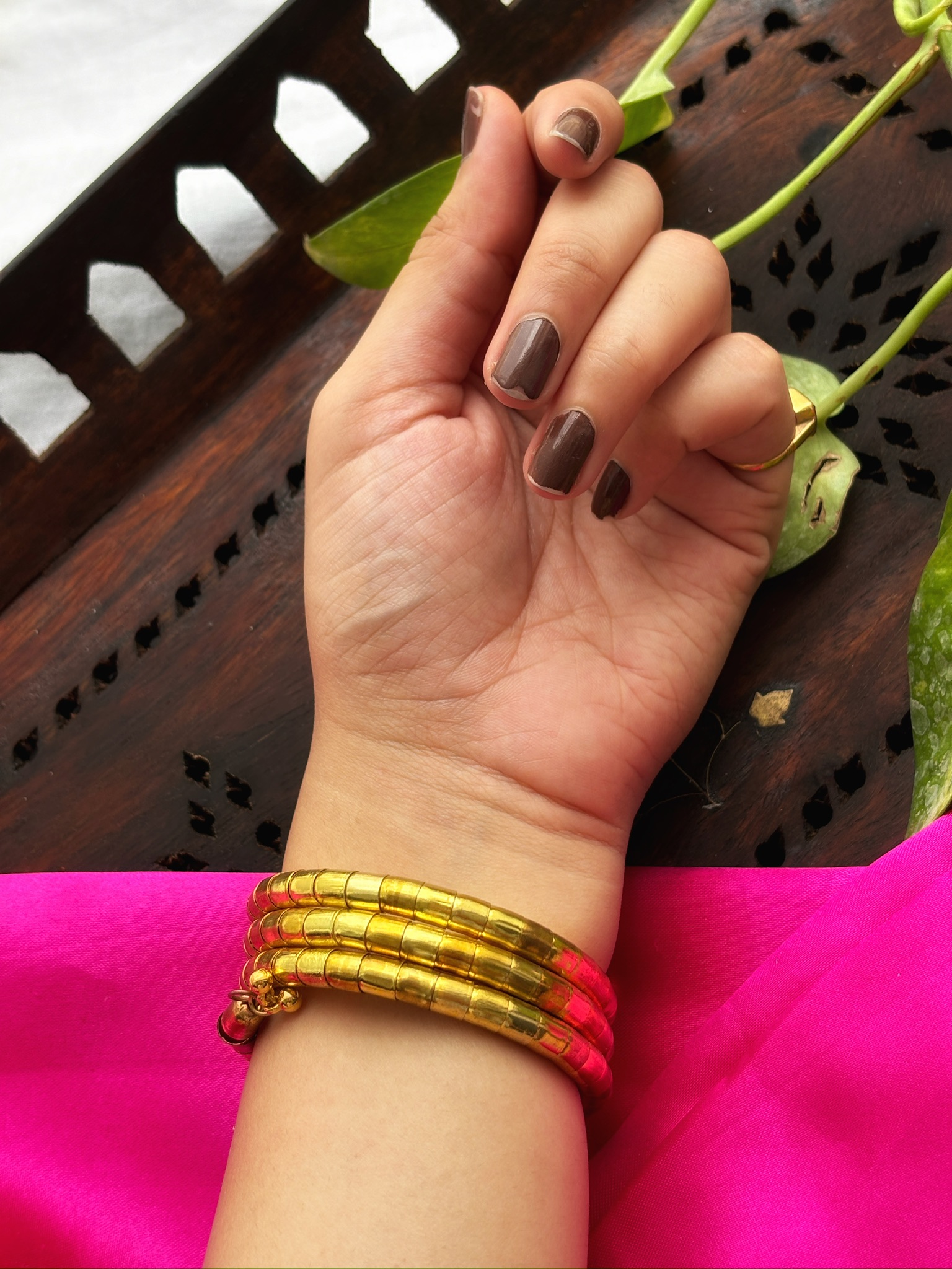 Short Spiral Handcuff Golden